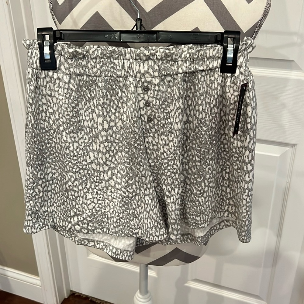 Ambrielle sleep short, animal spots, NWT, size XS
